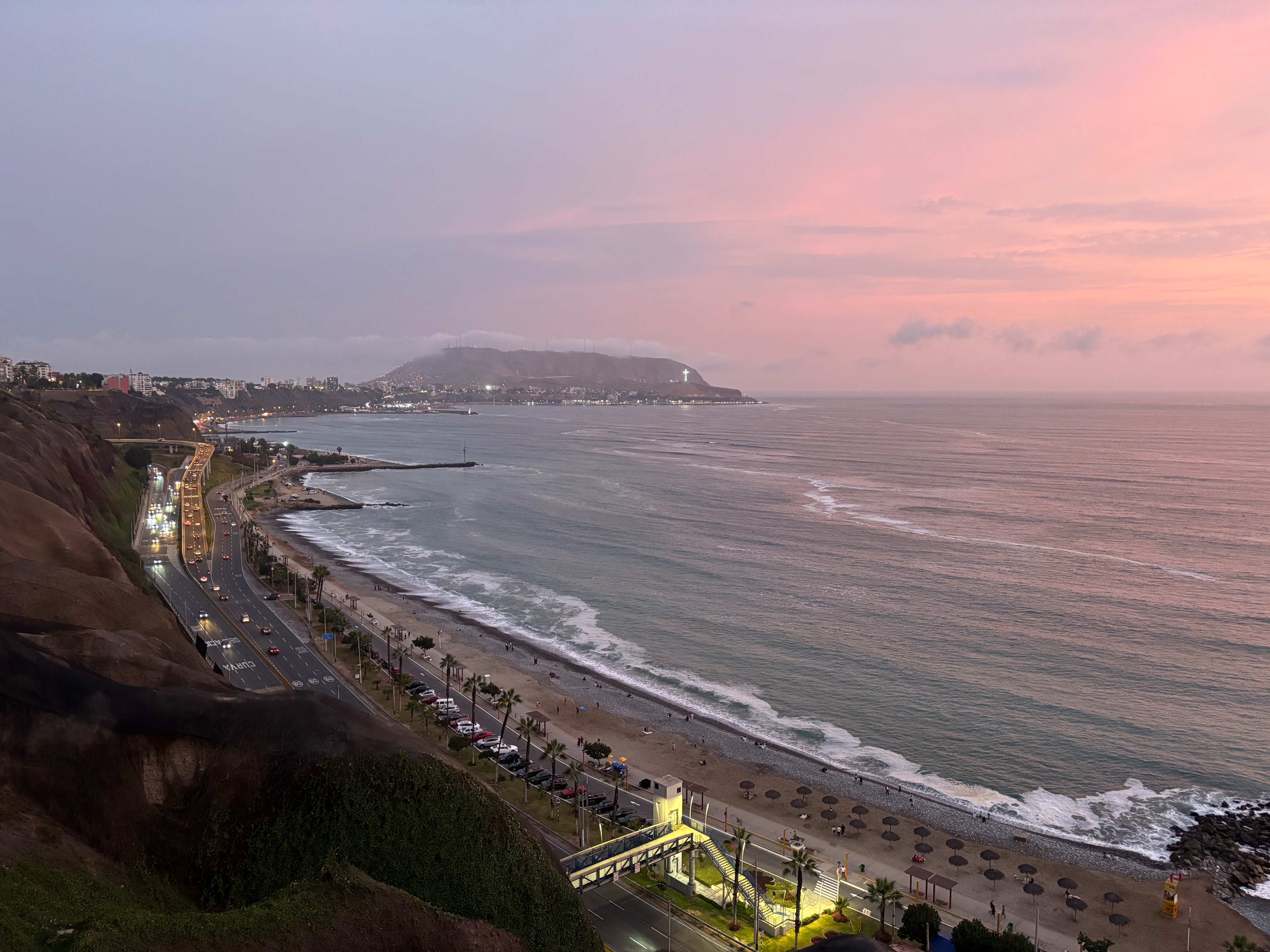 利马的落日海滩